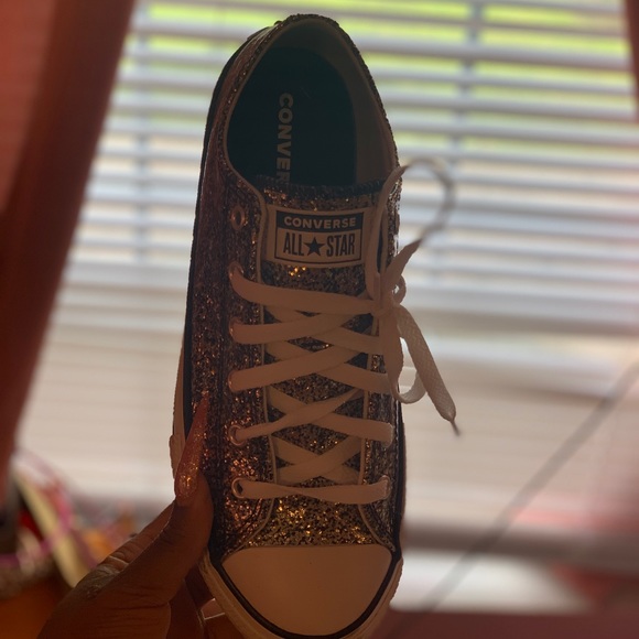 Converses - Picture 7 of 9